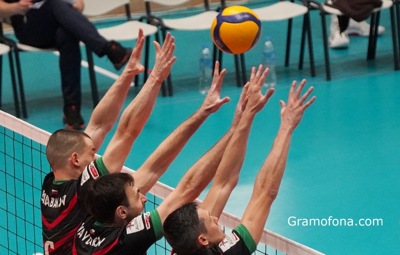 Нефтохимик е на финал за волейболната титла на България