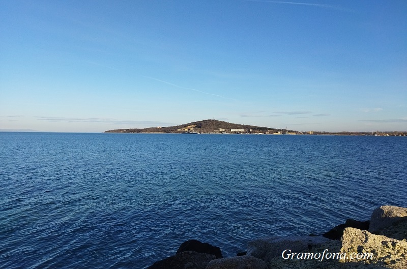 Пролет днес, южен вятър вдига градусите