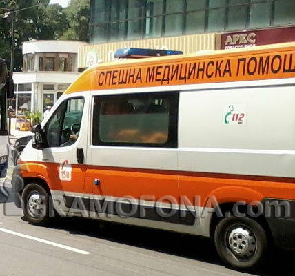 Шофьор помете момиче на пешеходна пътека в Славейков