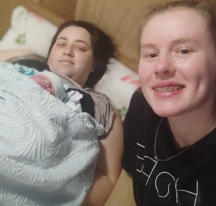 Не пуснаха украинска родилка да стигне до болница, лекари помагаха на раждането онлайн