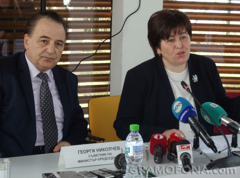 Министър Балтова и министър Денков ще дискутират образованието и реализацията в туризма