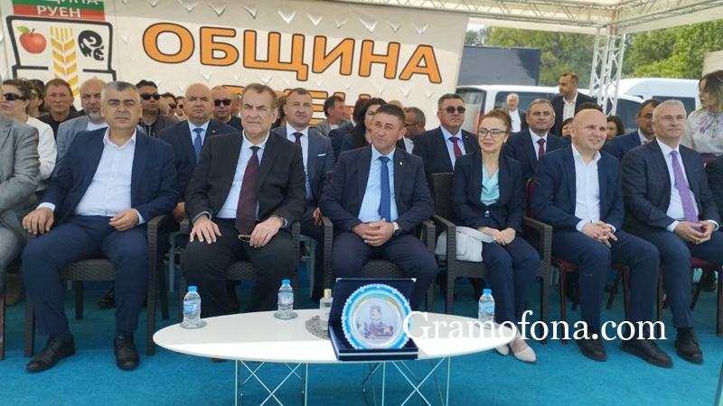 Джевджет Чакъров пристигна за празника на Руен