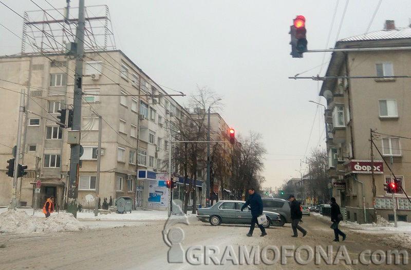 20 се потрошиха заради поледицата в Бургас, сред пострадалите е и лекар