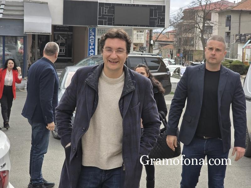 Крум Зарков: Държавата отказва да се занимава с цените на горивата