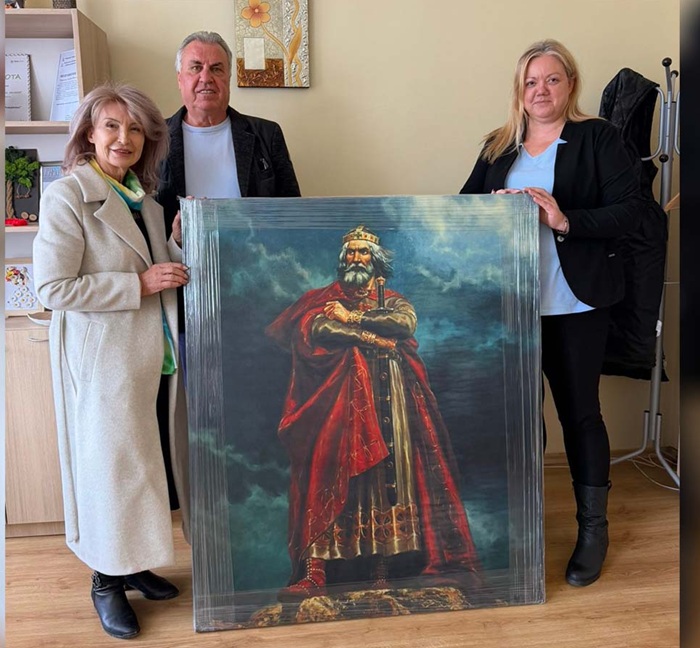 Величественият образ на цар Самуил вече посреща учениците в НБУ „Михаил Лъкатник“