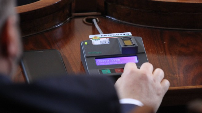 Депутатите решават за оръжията за Украйна на извънредно заседание на 4 май