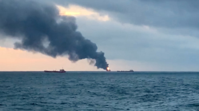 10 души загинаха при пожар на два кораба в Черно море