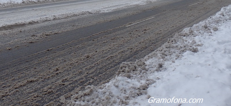 Ограничено е движението по магистрала Тракия между Бургас и Зимница