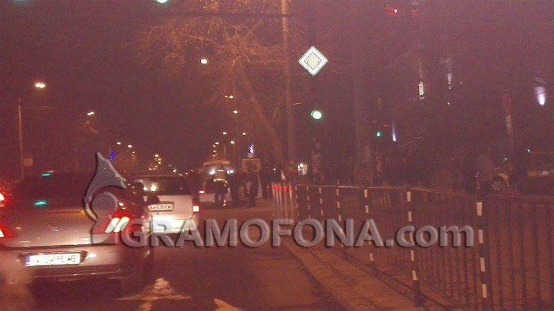 Момиче е пострадало при катастрофата тази вечер