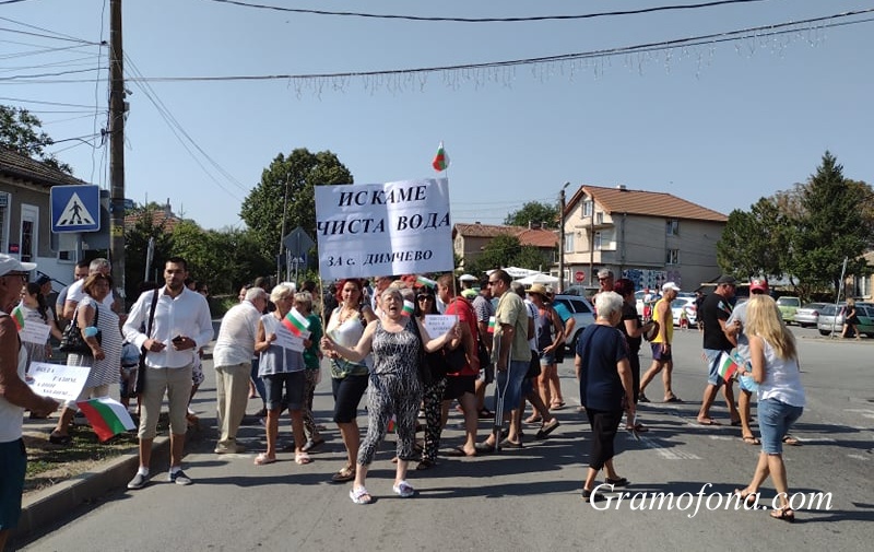 Кметове поведоха протест на три села
