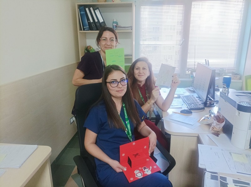 Детско „Коледно вълшебство“ с благотворителна мисия достигна до медиците в Бургас