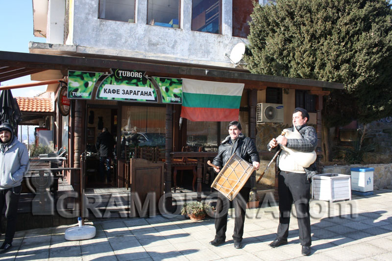 Скандинавци и руснаци тичат за домашни мезета в несебърско село