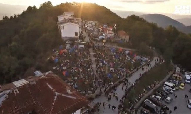 Хиляди миряни към Кръстова гора за празника
