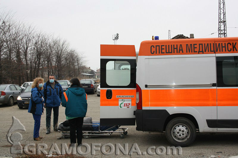 Поморийка измръзна до смърт в Ботевград, дъщерите й са в болница