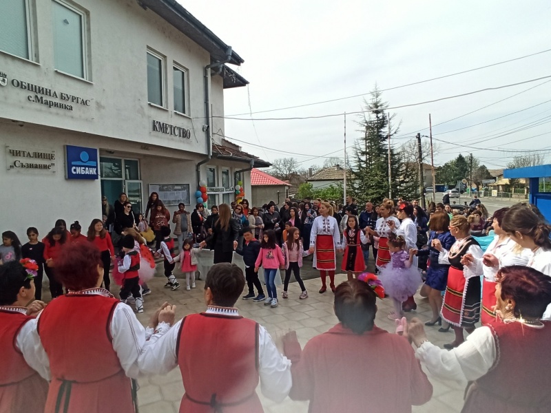 Великденски благотворителен концерт и базар зарадва жителите на Маринка