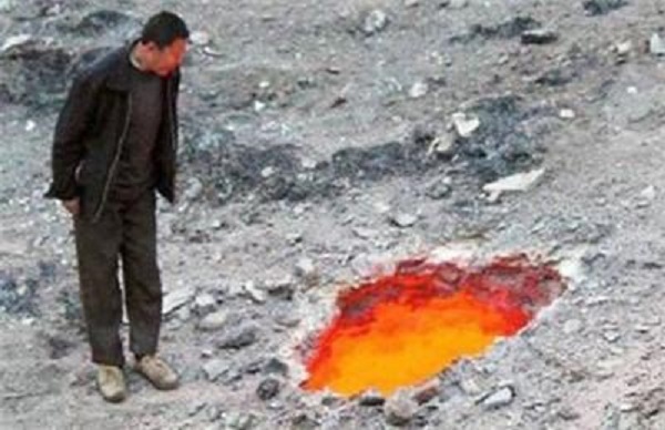 Откриха дупка, от която изригва огън