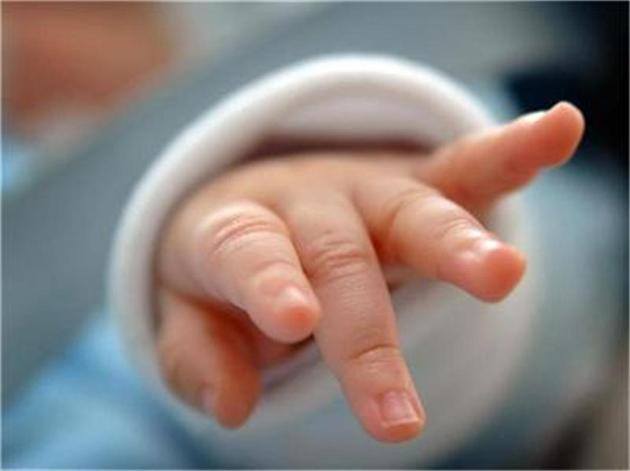 Разследват смъртта на 18-месечно бебе с изгаряния в Габрово