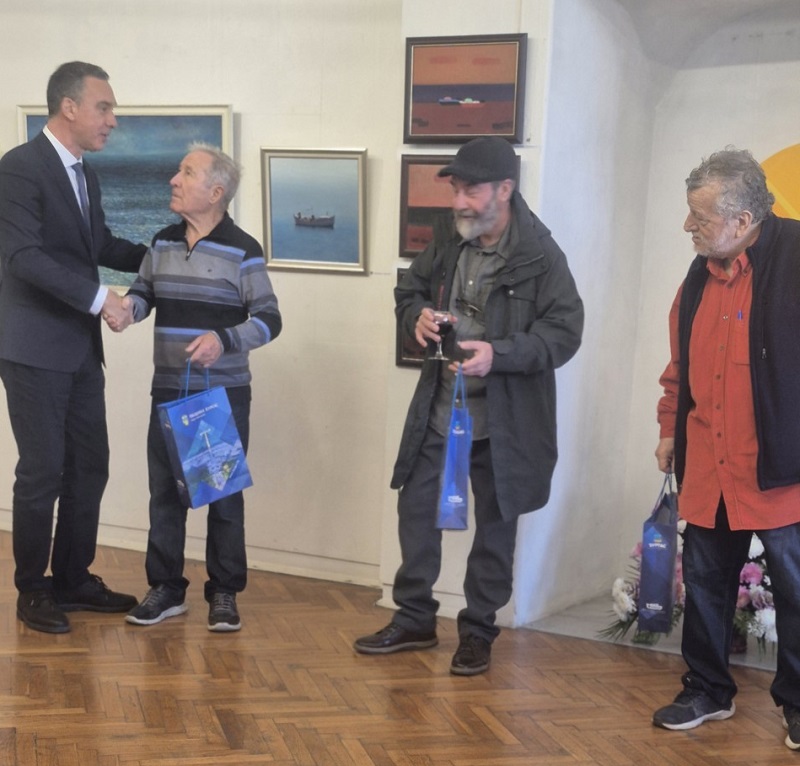 Озаряваща светлина и морски простор в 27-ата обща на трима именити Йордановци 