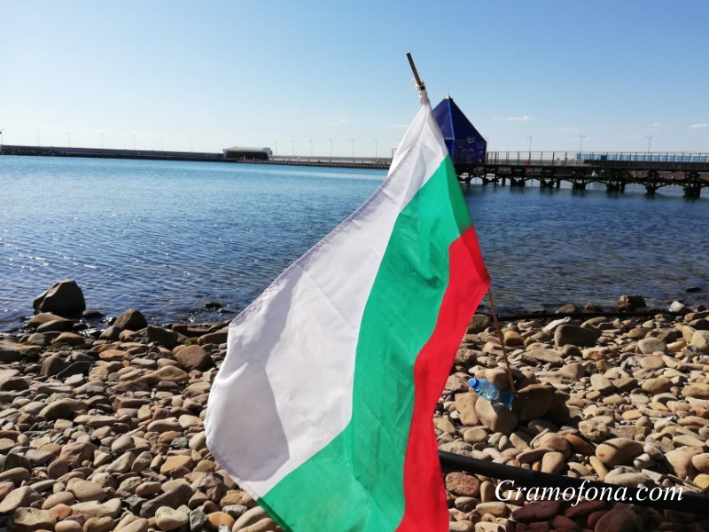 Спасеното българско знаме от Росенец тръгва за националния протест