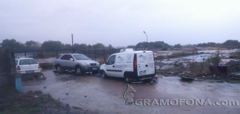 Пътят Бургас – Средец е наводнен (актуална информация към 8 часа)