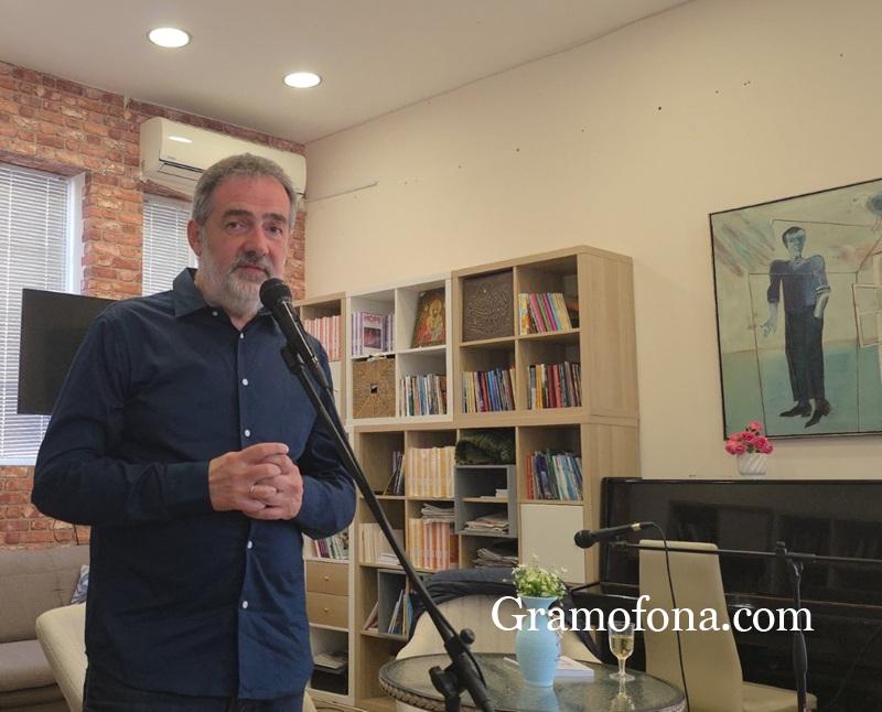 Проф. Петер Цанев в Бургас: Съвременното изкуство отдавна е мъртво, но то все още не знае