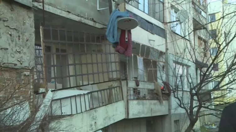 Четири тераси на блок се срутиха в Силистренско