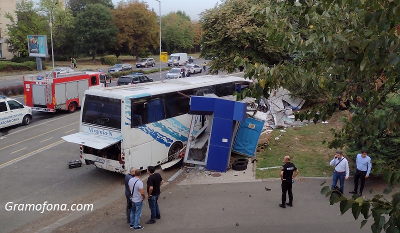 Йордан Илиев и Атанас Градев са загиналите полицаи в жестоката катастрофа в Бургас