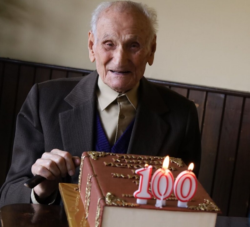 100 години празнува карнобатлията Иван Кънев – Книжаря