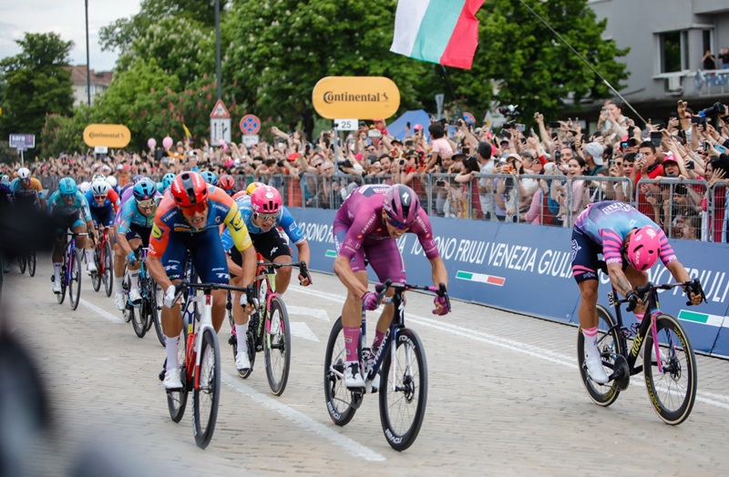 Giro d’Italia показа пред света България с нейната красота, енергия и дух