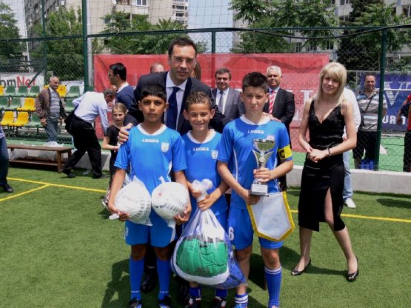 Плеяда легенди раздава наградите на детски турнир в Бургас