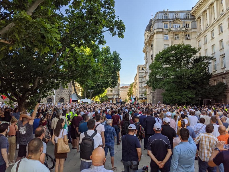 Хиляди на протест в София