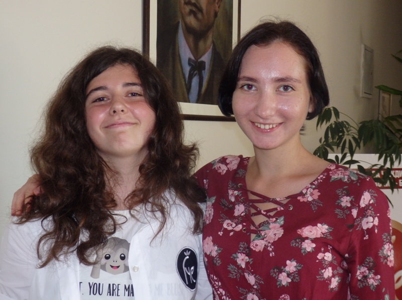 Бургаски ученички на чай с руския посланик
