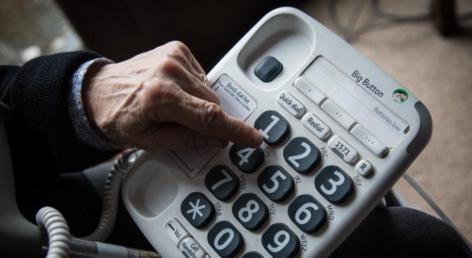 Не правете така! Бургаски пенсионер подари 18 000 лева на телефонни измамници