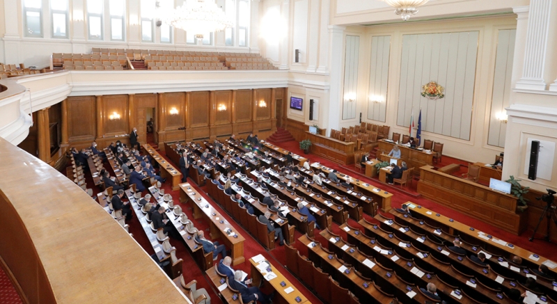 Депутатите от 44-ия парламент се събират за последно