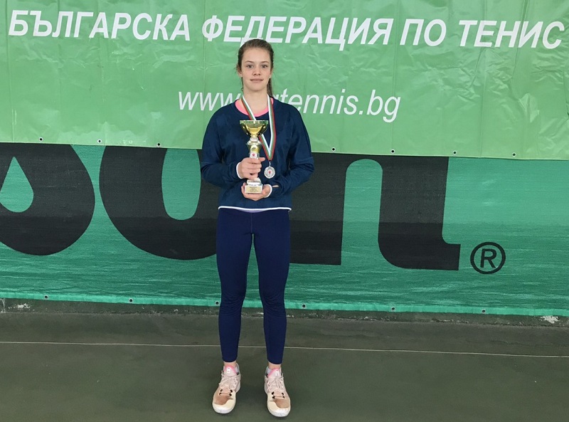 Бургаска гордост: 12-годишната Габи е вицешампион по тенис за девойки