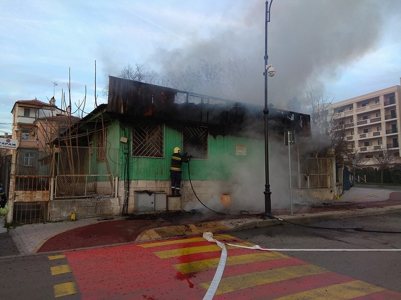 Нов пожар в Бургас, горя изоставена сграда