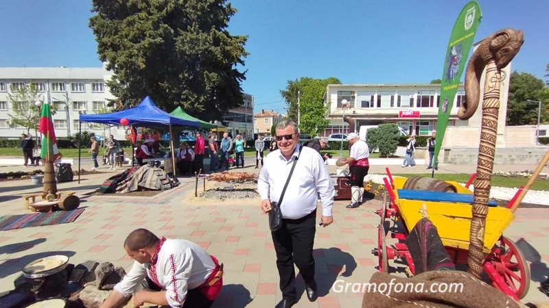 Жельо Вардунски развя байрака на празника на Камено