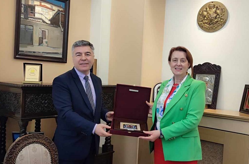Първа среща на областния управител проф. Мария Нейкова с генералния консул на Турция в Бургас