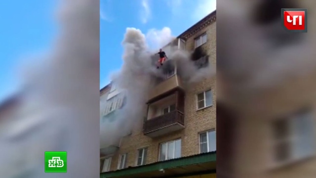Родители скочиха с децата си от четвъртия етаж, за да се спасят от пожар