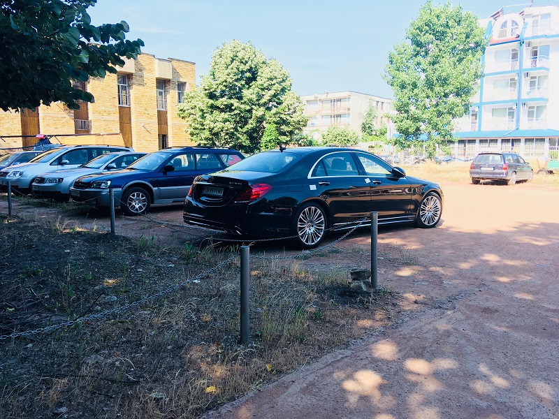 Вижте как теглят мерцедеса-ковчег от местопрестъплението в Слънчев бряг