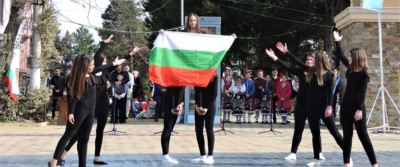 Обзор осъмна с 200 български трибагреника