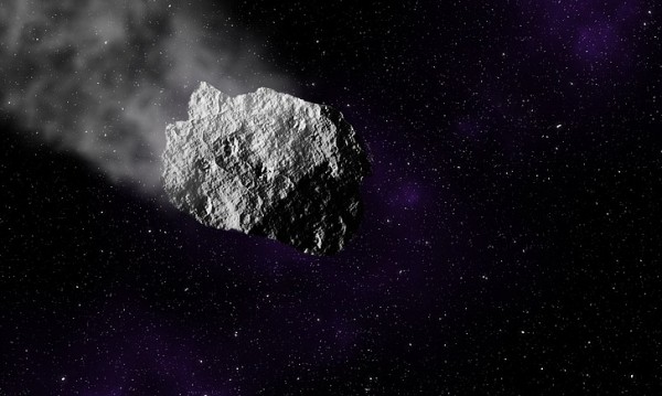 Астероид колкото футболно игрище приближава Земята