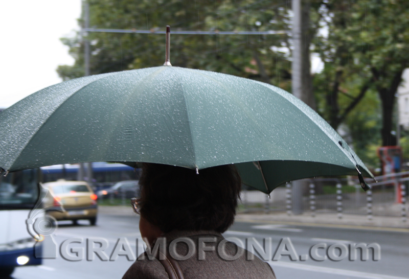 Заради дъжда: Кметове звънят през час на царевския градоначалник 