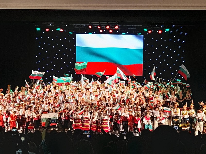 Пореден успех за танцова формация "Петлите"