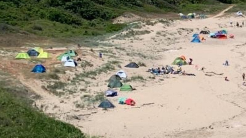 Проверяват плаж „Липите“ след сигнал за палатки върху дюните