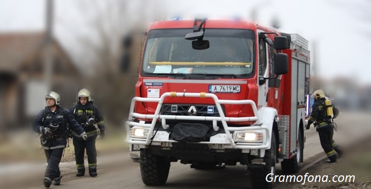 Огромен пожар в химически завод в Димитровград