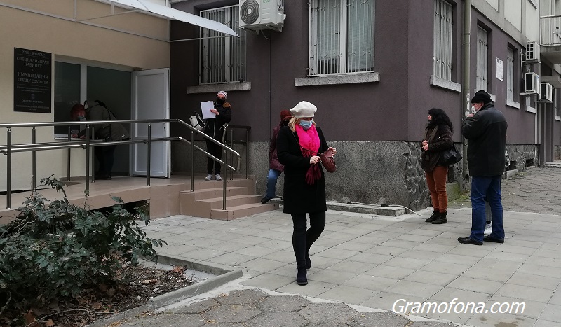 Пада вечерният час за децата в Бургас, маските от утре не са задължителни на улицата