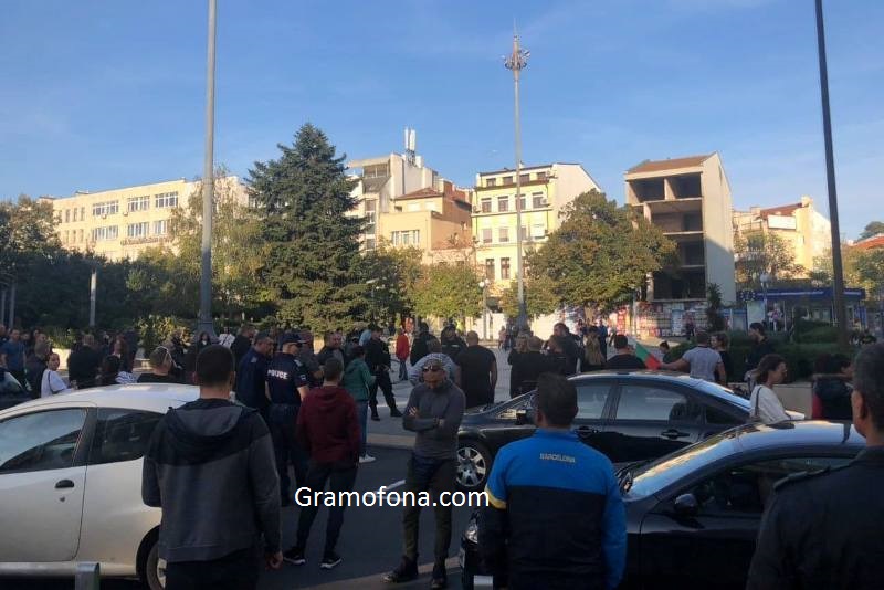 Протестът на бургаските шофьори се прехвърли пред Общината