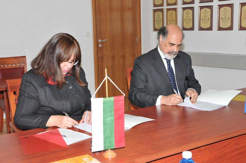 Ректорът на БСУ подписа договор с посланика на Португалия
