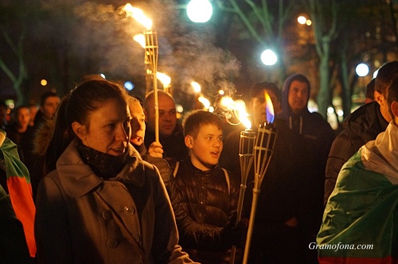 Факелно шествие в Поморие за Деня на народните будители